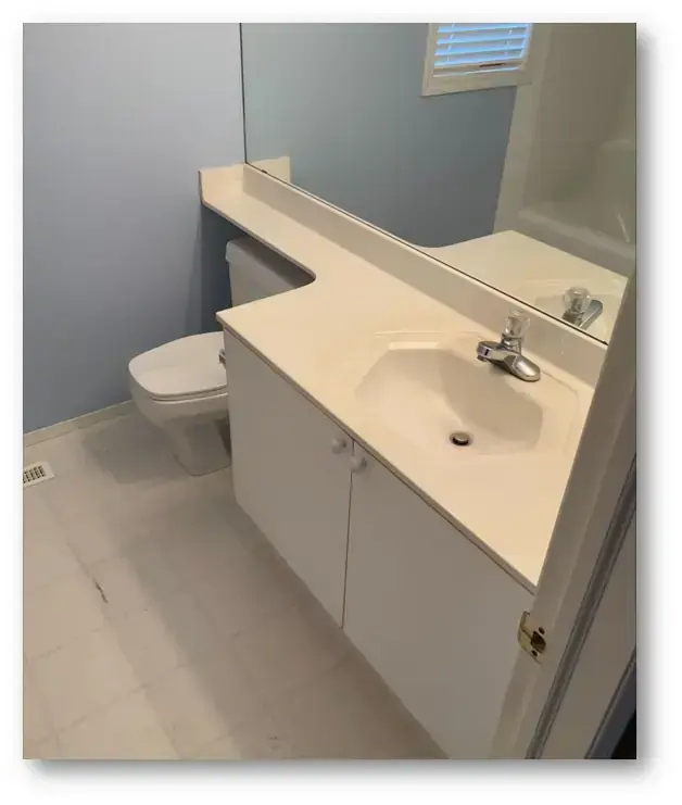 Santos bathroom before renovation