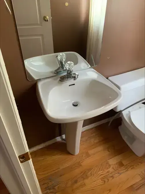 Santos main bathroom before renovation